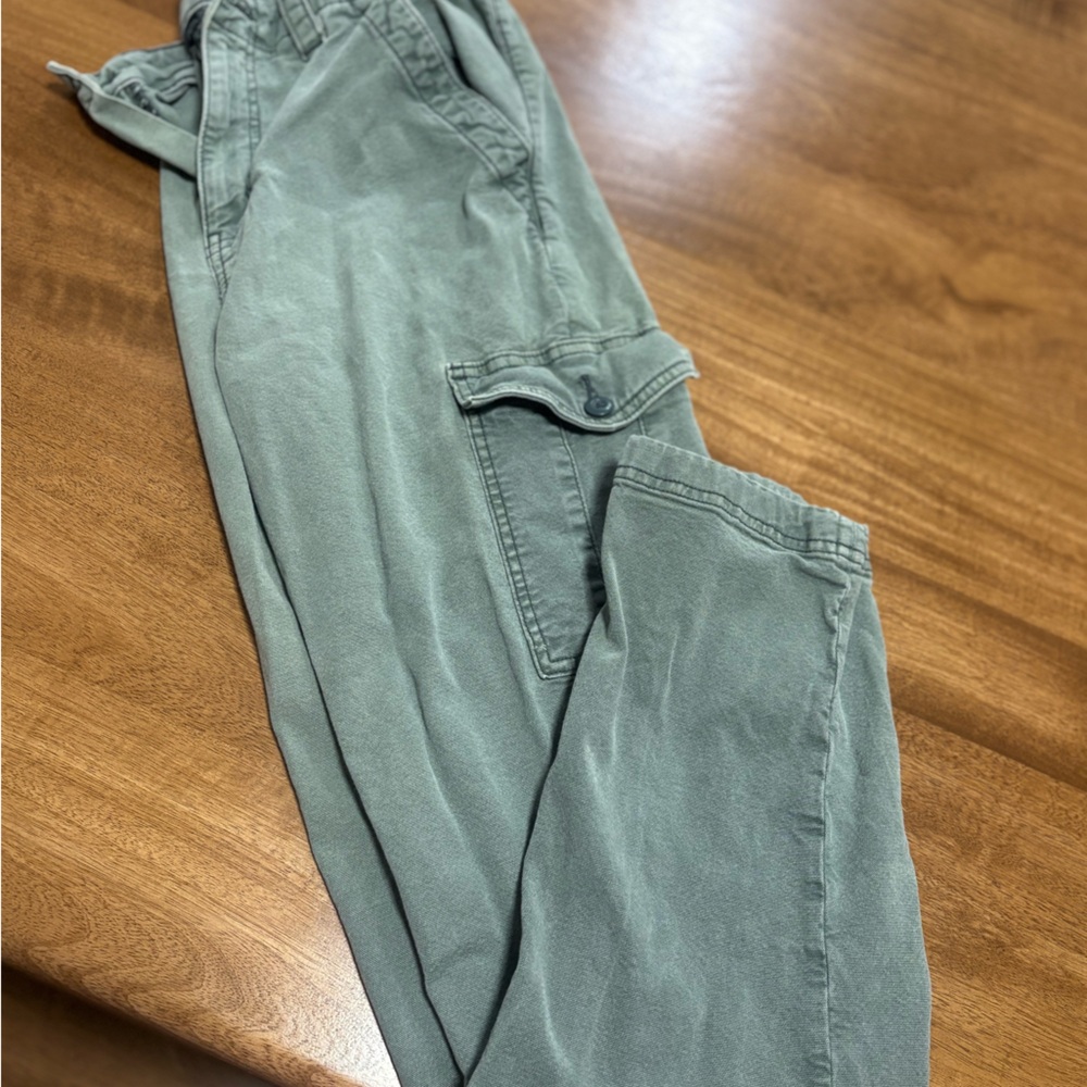 American Eagle Cargo pants in green